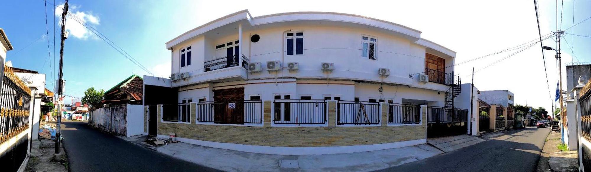 The Lawang Yogya Guesthouse Yogyakarta Esterno foto